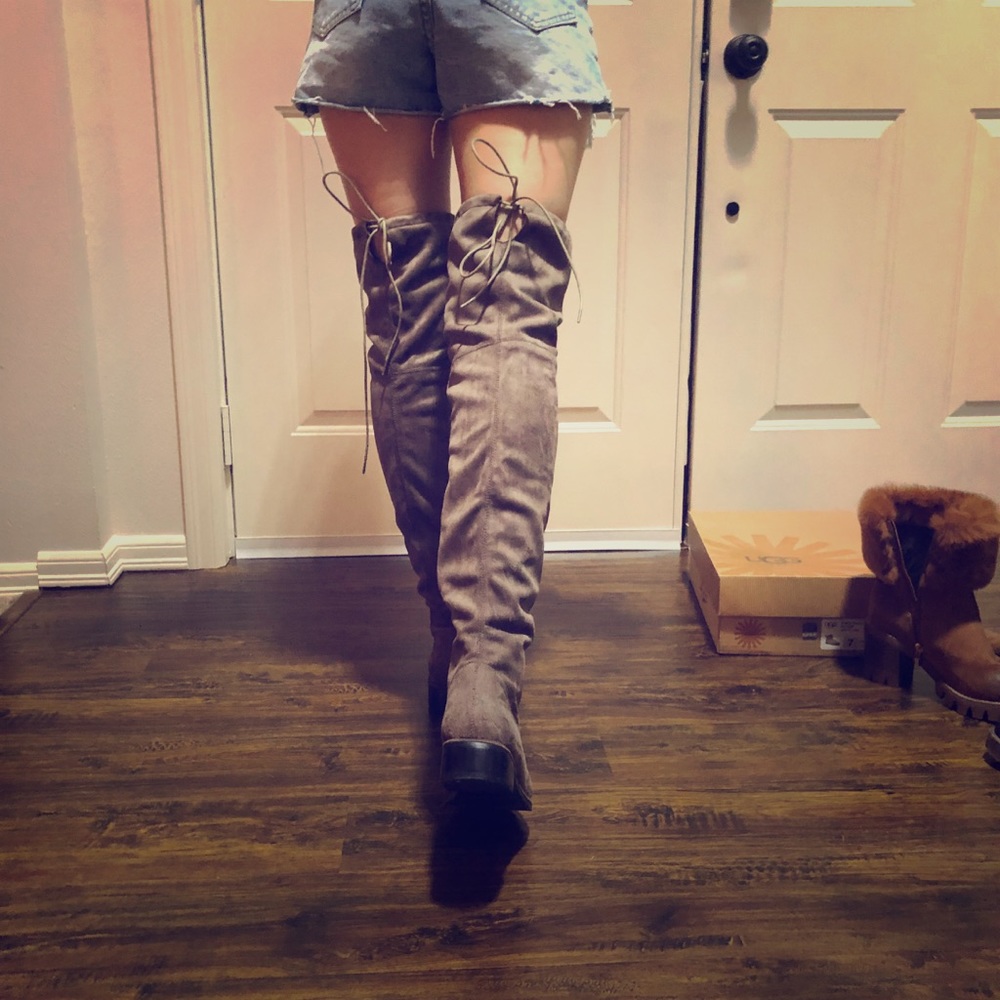 The Same Style With Stuart Weitzman - image 1